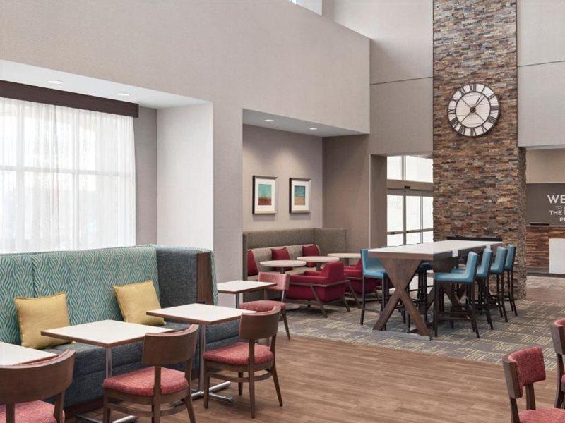 Hampton Inn & Suites Kelowna, British Columbia, Canada Extérieur photo