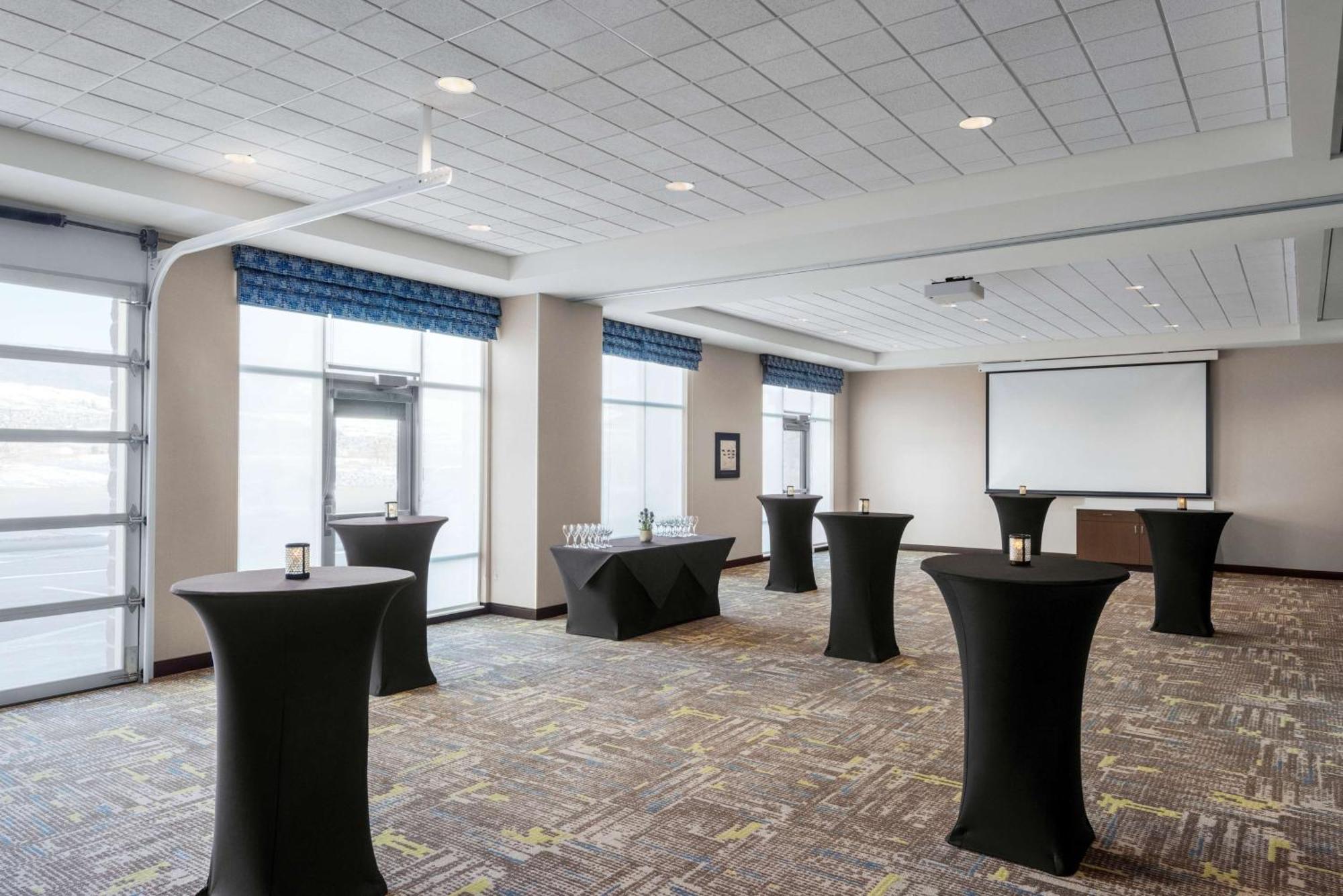 Hampton Inn & Suites Kelowna, British Columbia, Canada Extérieur photo