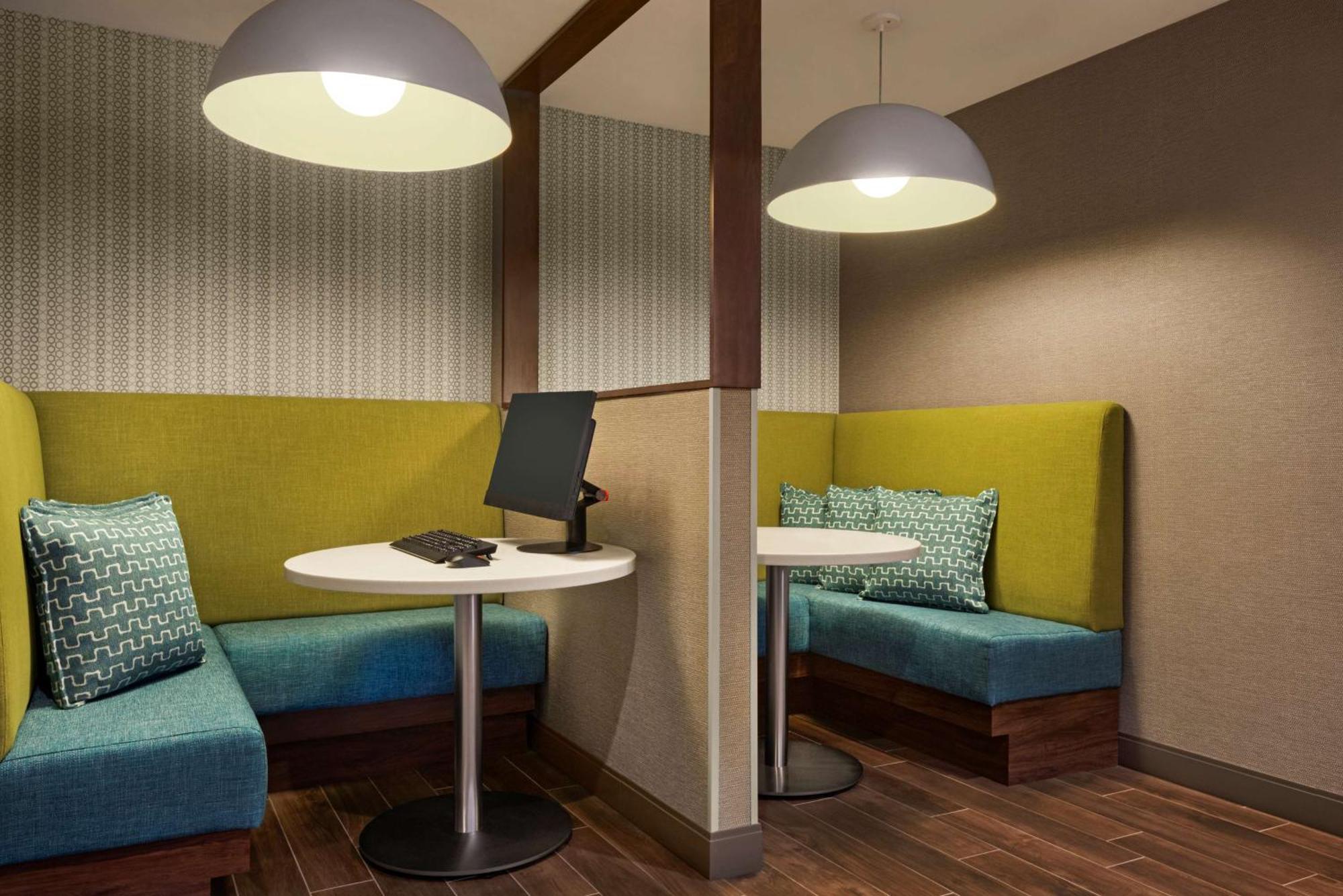 Hampton Inn & Suites Kelowna, British Columbia, Canada Extérieur photo