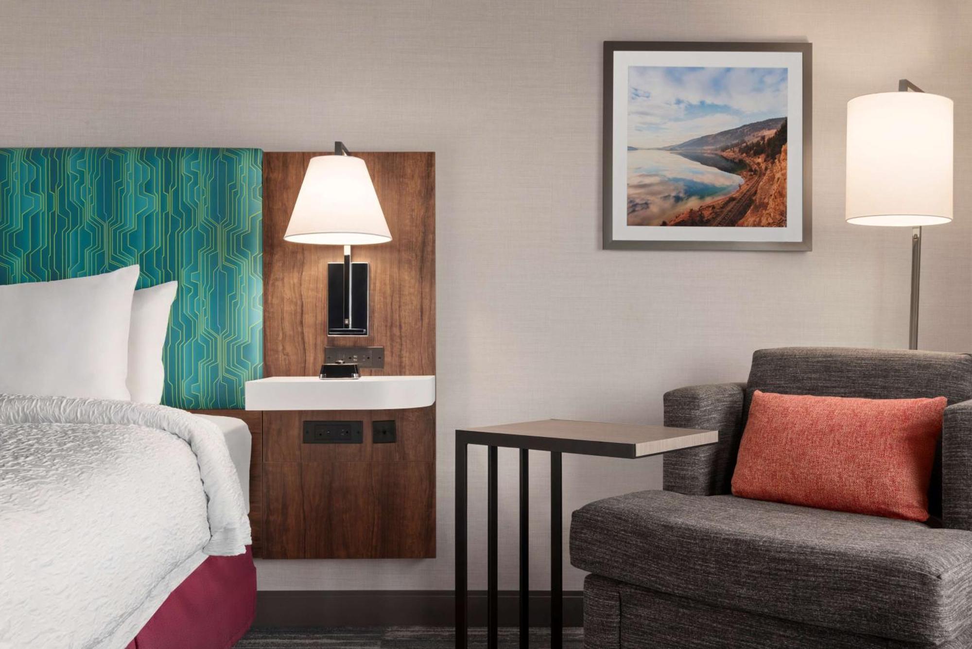 Hampton Inn & Suites Kelowna, British Columbia, Canada Extérieur photo